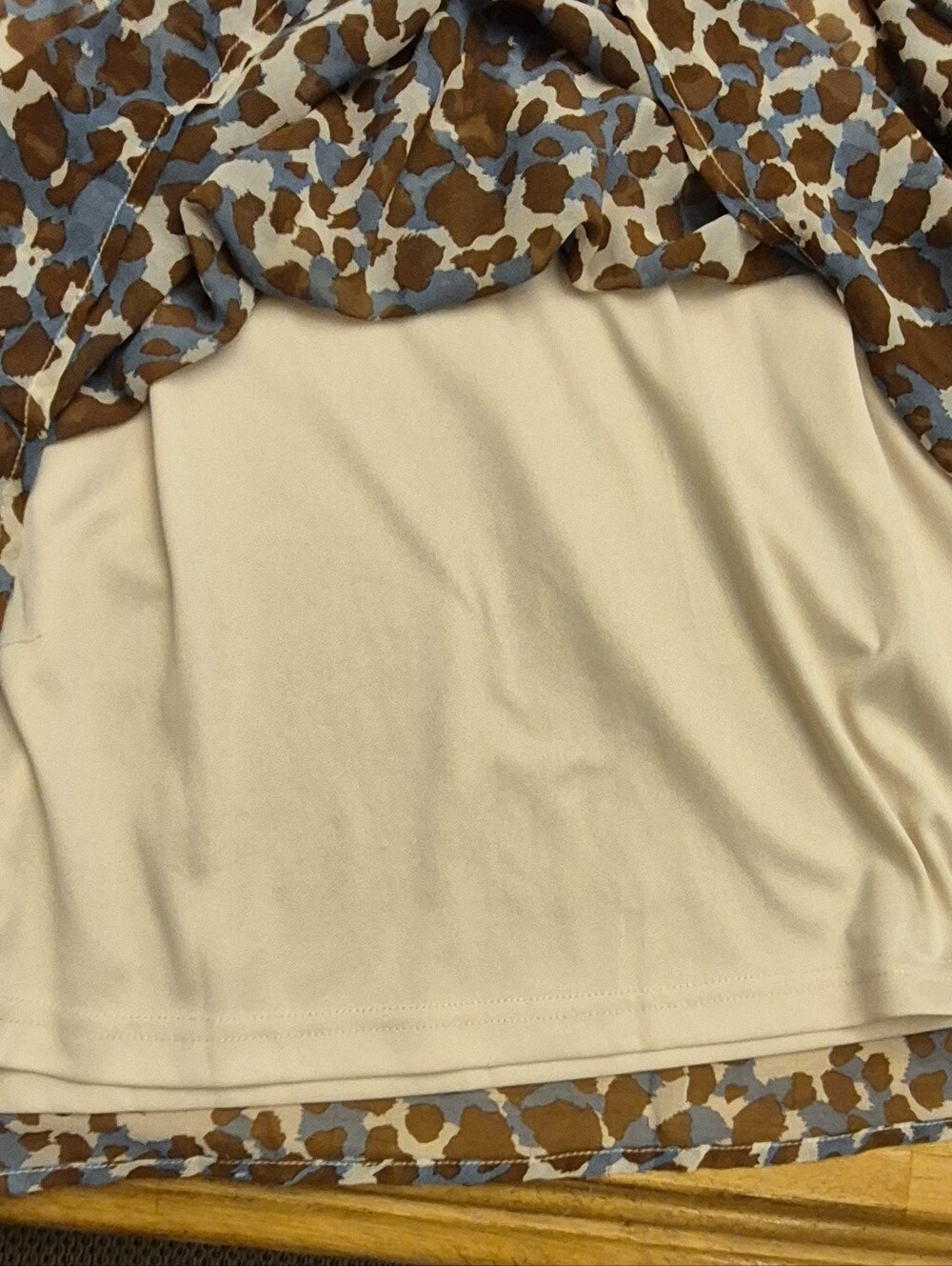 JODIFL Brown & Blue Leopard-Spot V-Neck Blouse With Sheer Quater Sleeves Sz Med - Picture 8 of 8